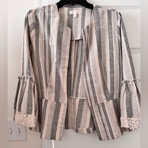Chic Blazer- striped grey with lace sleeves